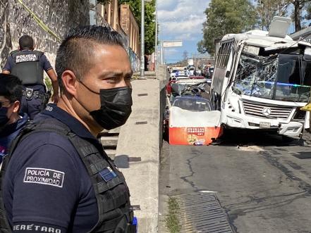 Tráiler se queda sin frenos en la México-Querétaro
