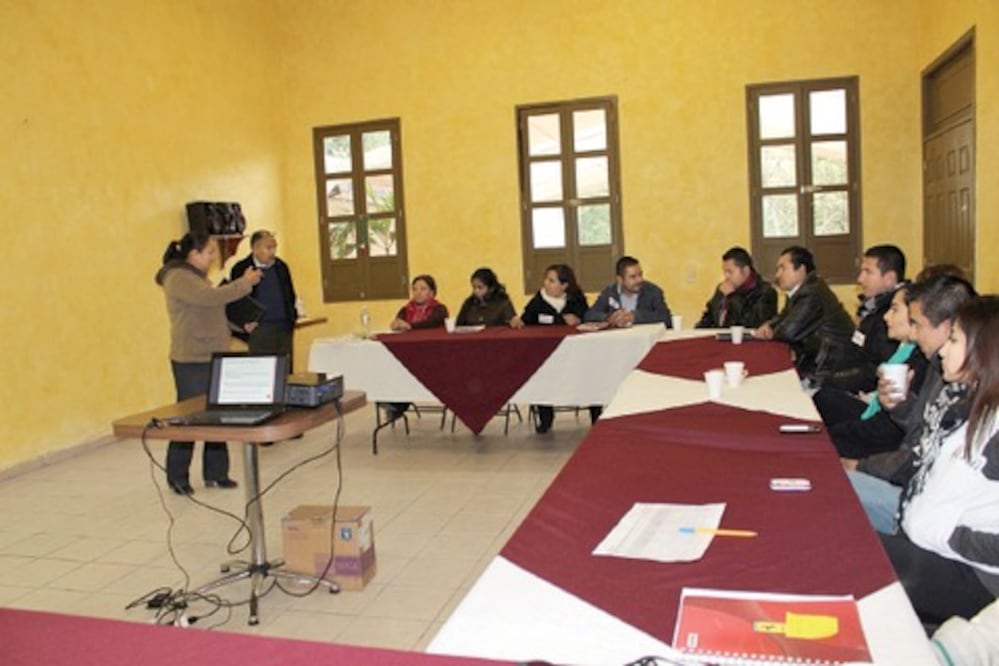 Imparten taller sobre género en la Sierra
