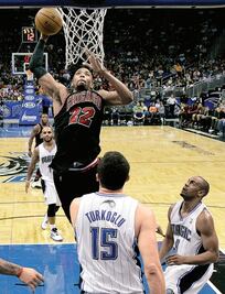 Los Toros someten  al Magic