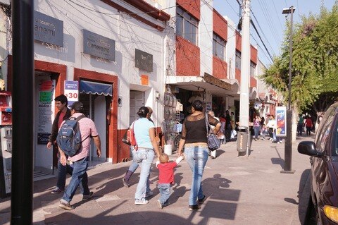 Comercios en Centro incumplen normas