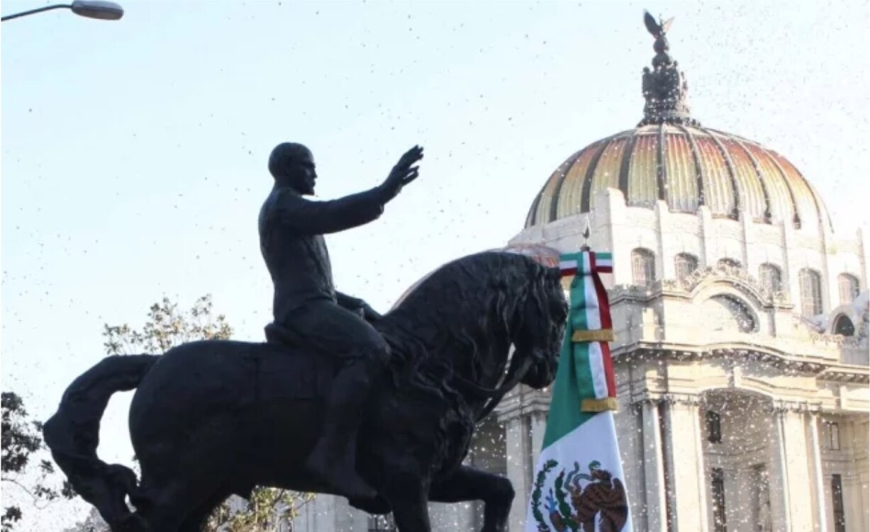 Celebra autor que su escultura fuera parte de las pintas de las mujeres