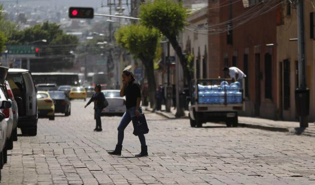 Obra en Ezequiel Montes, en una semana