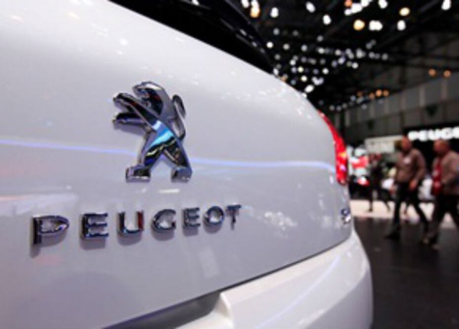 Francia ofrece rescate a Peugeot por 9 mil 100 mdd