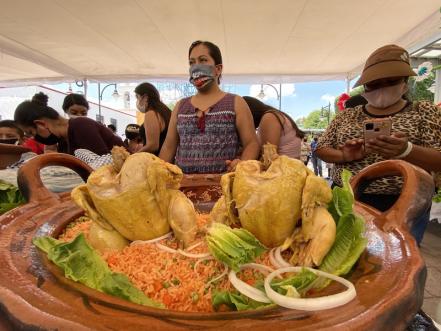 "Los moles" en Santa María Magdalena, la tradición queretana con la que alimentan a todo el pueblo