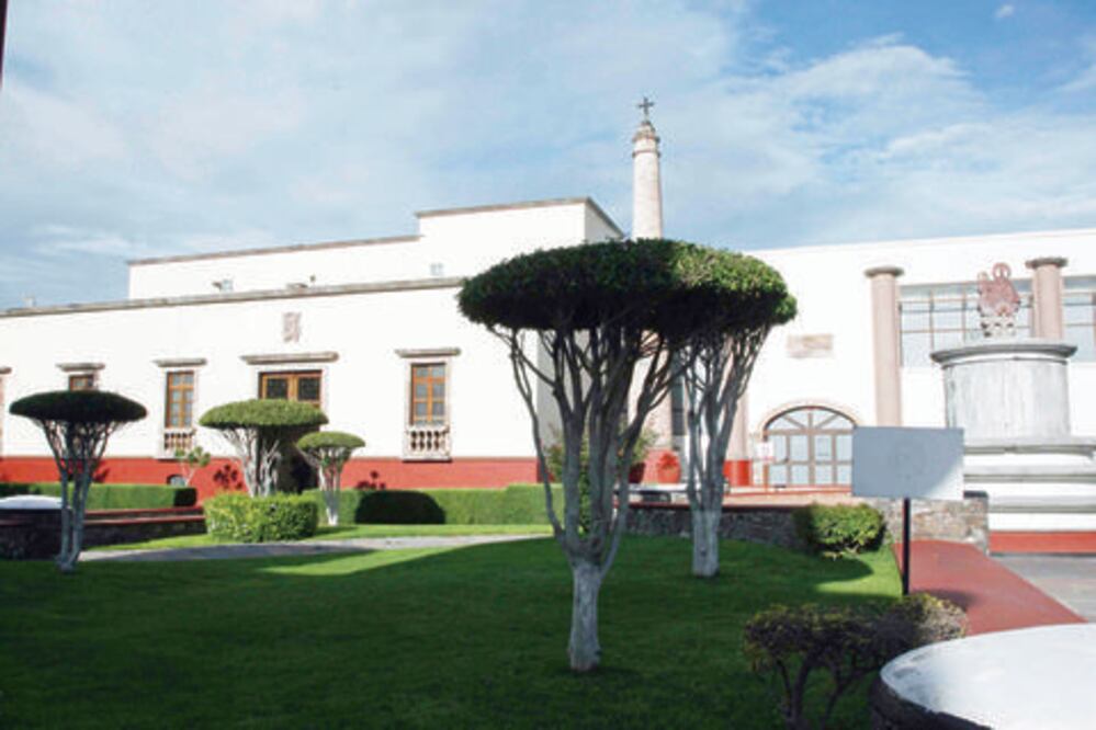 Pagan fianza de ex funcionaria acusada de contratar ‘aviador’