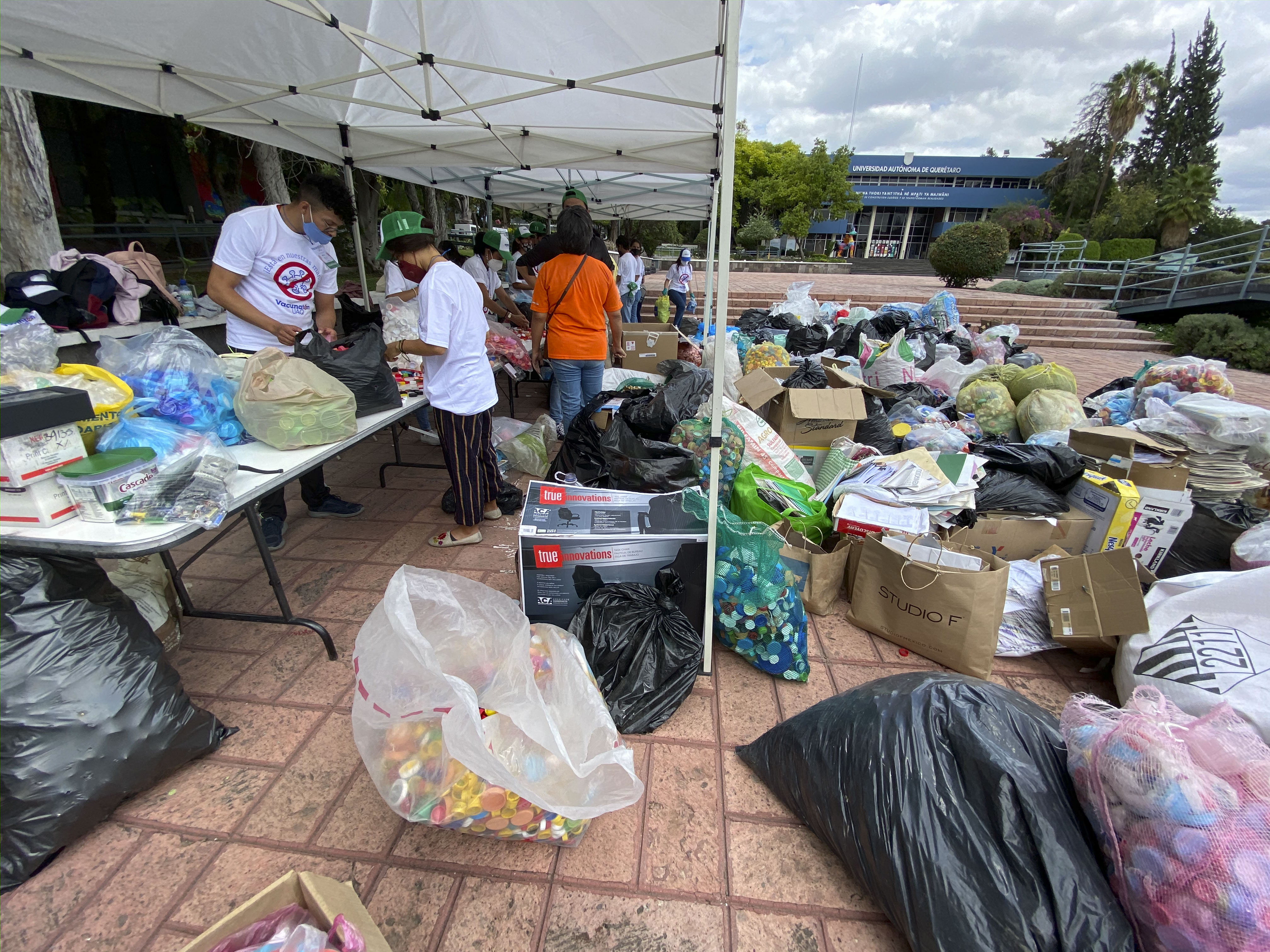Con tapitas, UAQ seguirá desarrollando la vacuna mexicana contra el Covid-19