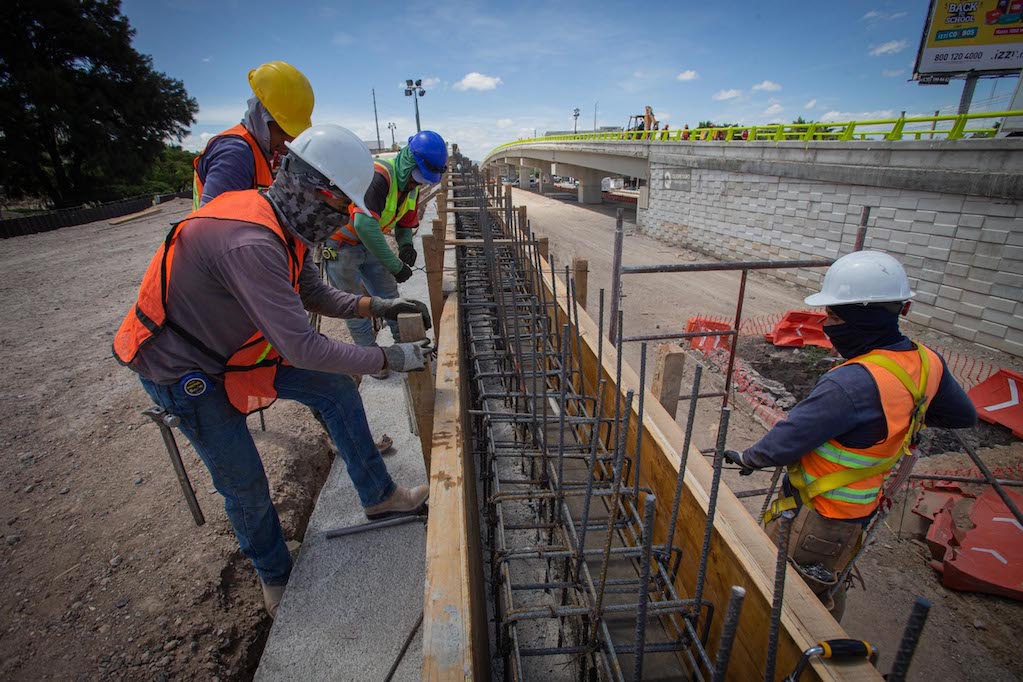Investigan condiciones laborales en la obra del Paseo 5 de Febrero
