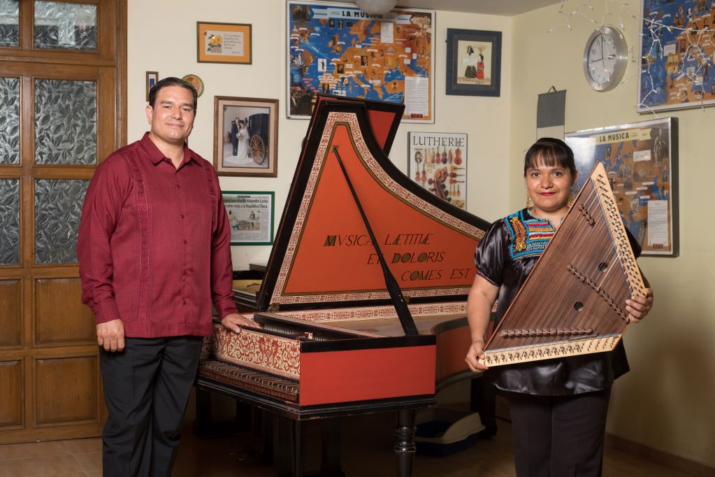 Ale y Héctor, celebran 30 años de educación musical