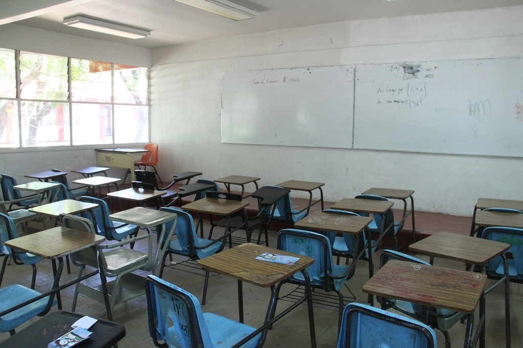 Denuncian omisiones en caso de profesor que tuvo relaciones con una estudiante