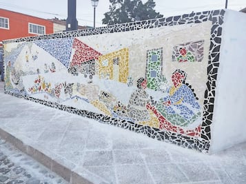 En un mural de azulejos, se rescata la historia del barrio queretano del Tepe