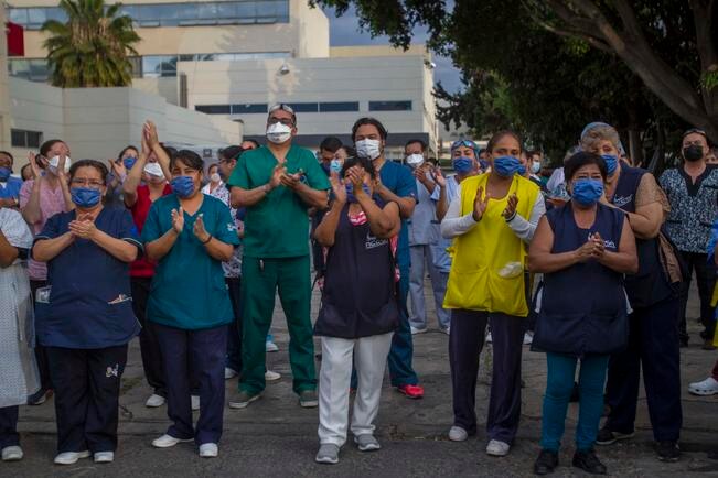 Policías reconocen labor de médicos del Hospital General