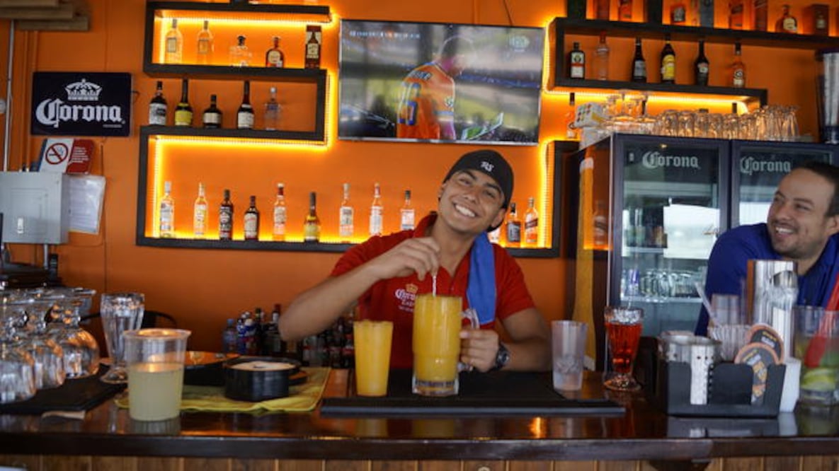 Un gran buffet a pedir de boca, además de especialidades que se sirven en un ambiente divertido y familiar