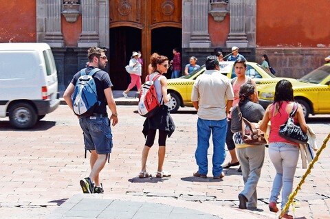 Urgen acabar obras de peatonalización