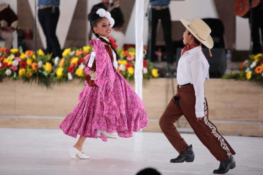 Muestran sus mejores pasos de huapango