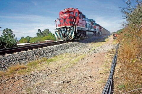 Avala PVEM proyecto del tren rápido