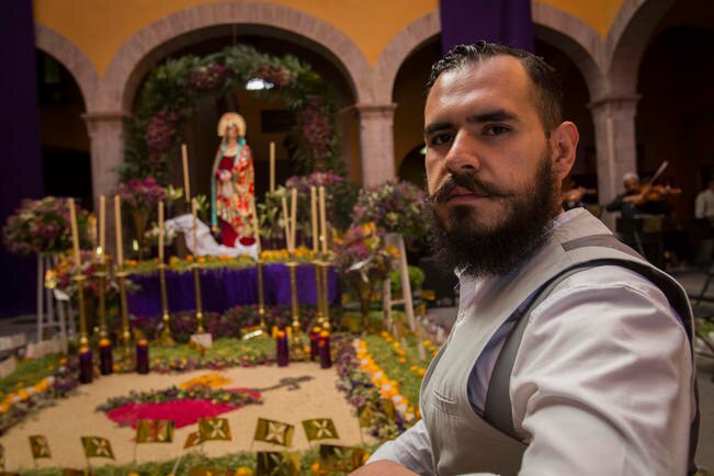 Elegancia y belleza en la Virgen Dolorosa