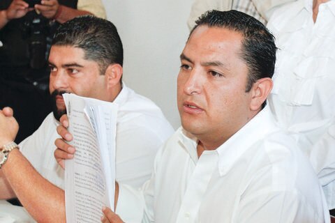 Fabián Pineda denuncia extorsiones con panfletos