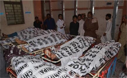 Suman 128 muertos por atentado suicida en Pakistán; arrestan a ex primer ministro