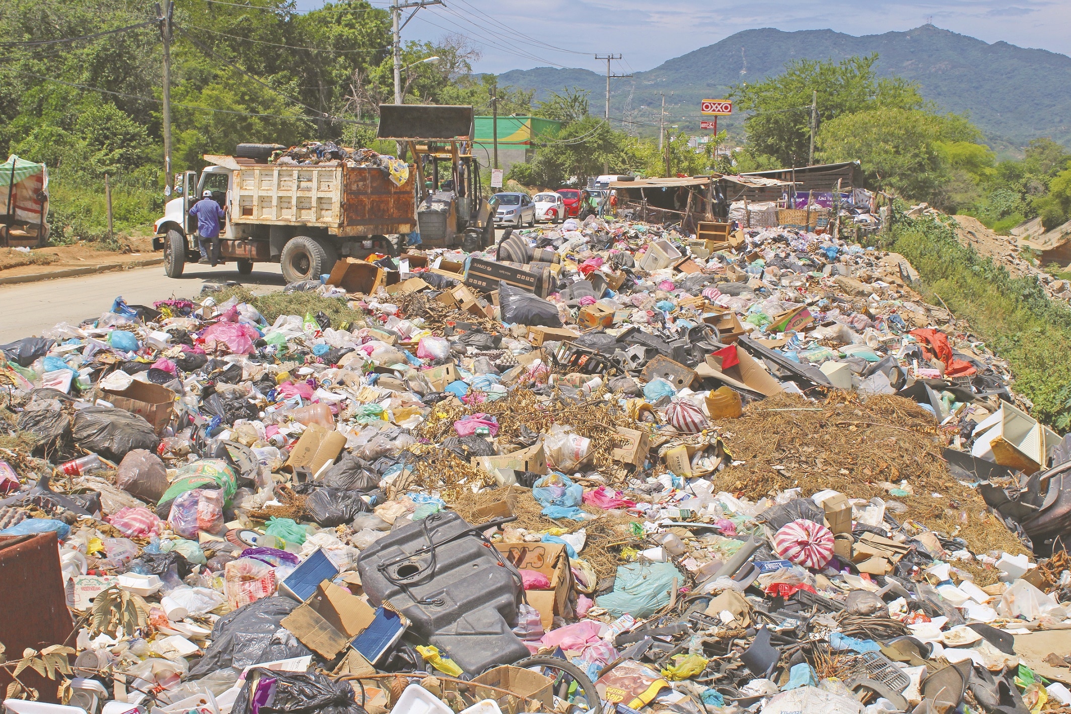 Acapulco: gobernador y edil pelean por basura