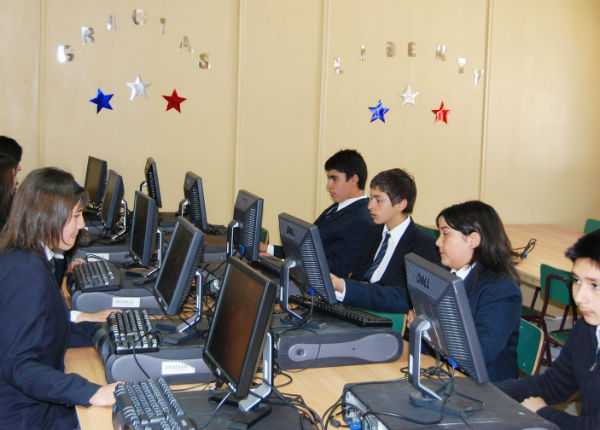 Entregaron computadoras