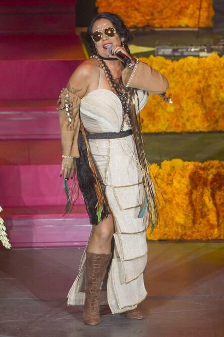 Lila le canta a vivos y muertos