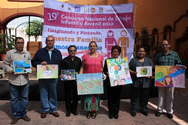 Premian a ganadores de dibujo sobre planificación familiar