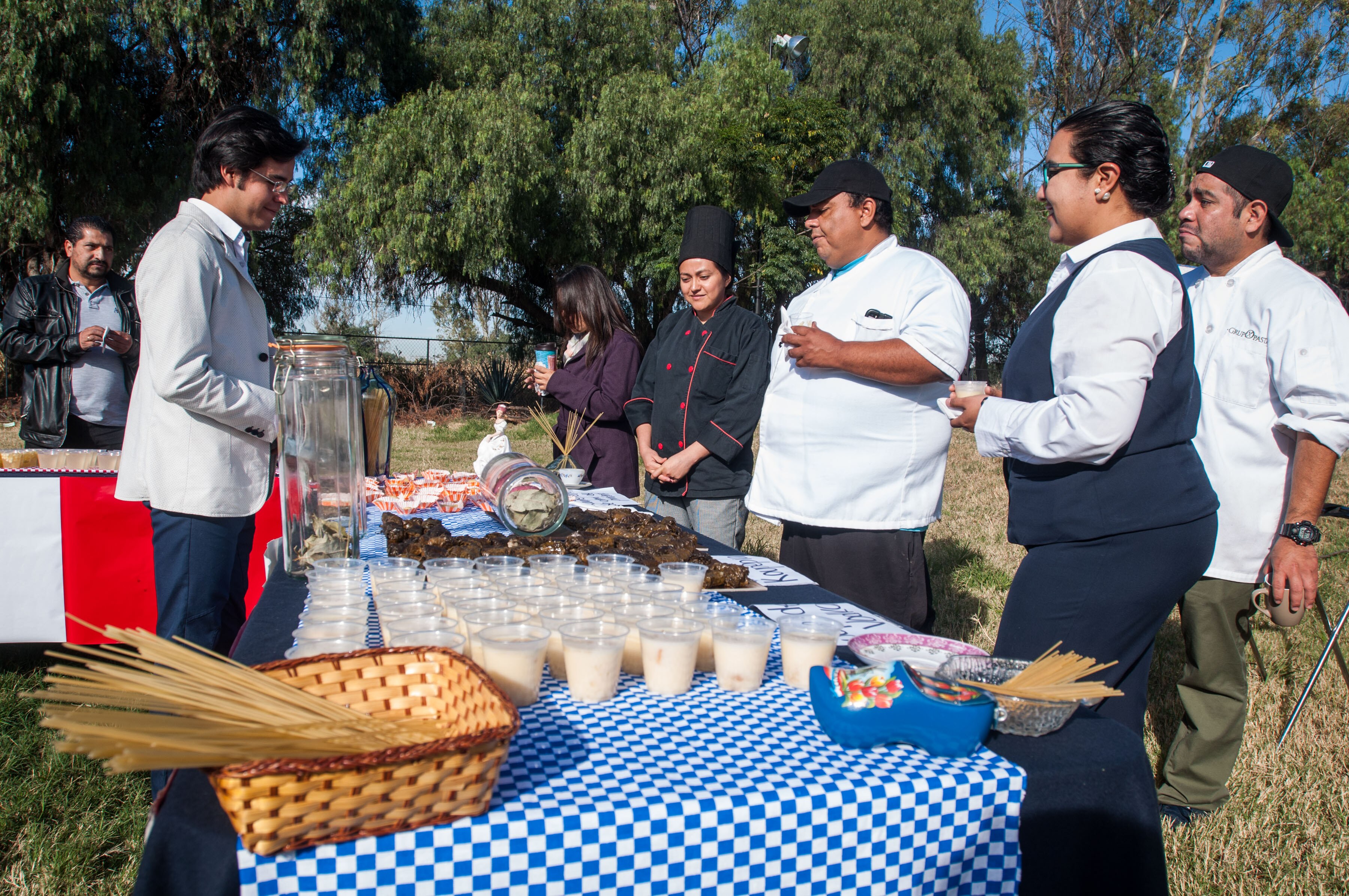 Estudiantes comparten su pasión por comida europea