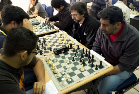 Gana equipo universitario torneo de ajedrez