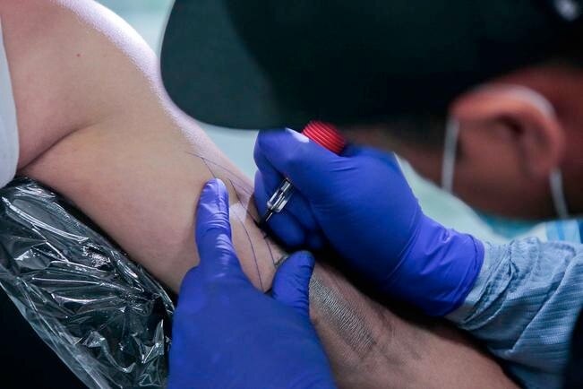 Tatuajes y sexualidad, causas de exclusión