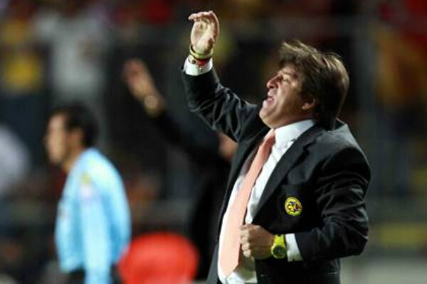 “El Piojo” sale en defensa de los silbantes