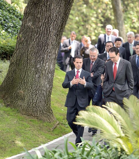 AT&T aumenta su inversión en México a   7 mil 400 mdd