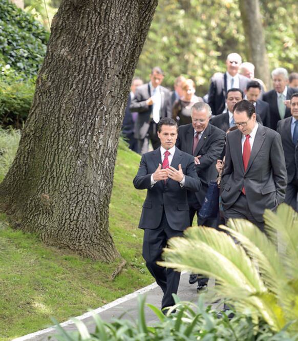 AT&T aumenta su inversión en México a   7 mil 400 mdd