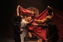 El Ocaso del Rey y el pulso del cambio 