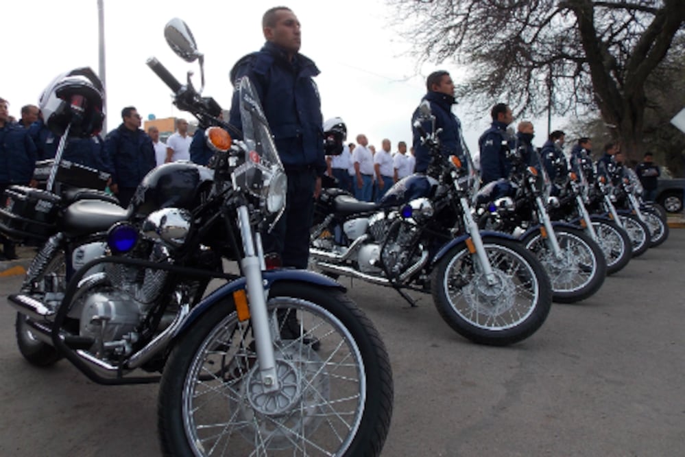 Entrega el Marqués equipamiento a policía