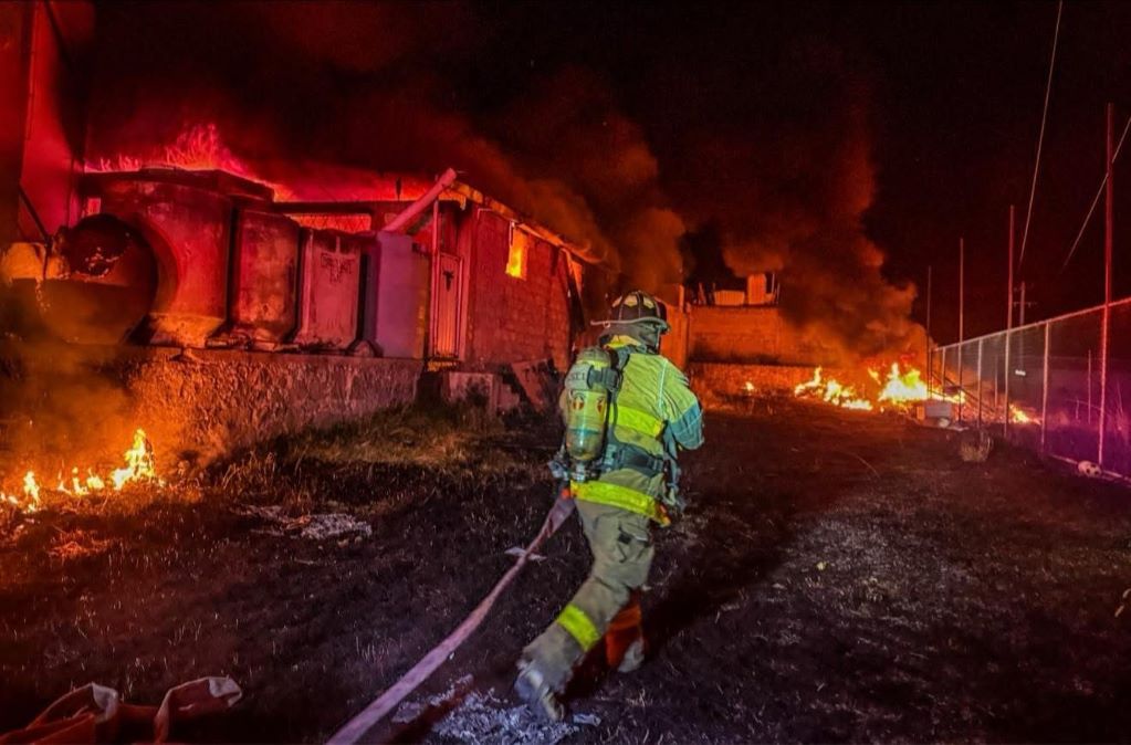 Cuerpos de emergencia atienden múltiples incendios en Querétaro