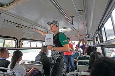 Pugilistas piden dinero en la calle