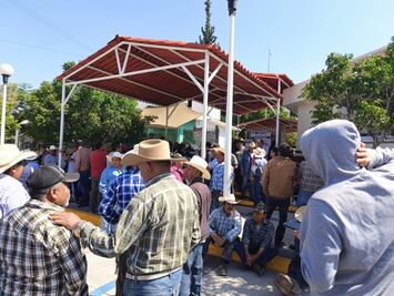 Campesinos queretanos exigen la entrega de apoyos económicos del Bienestar