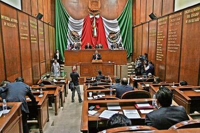 Aprueban convenios con profesionistas