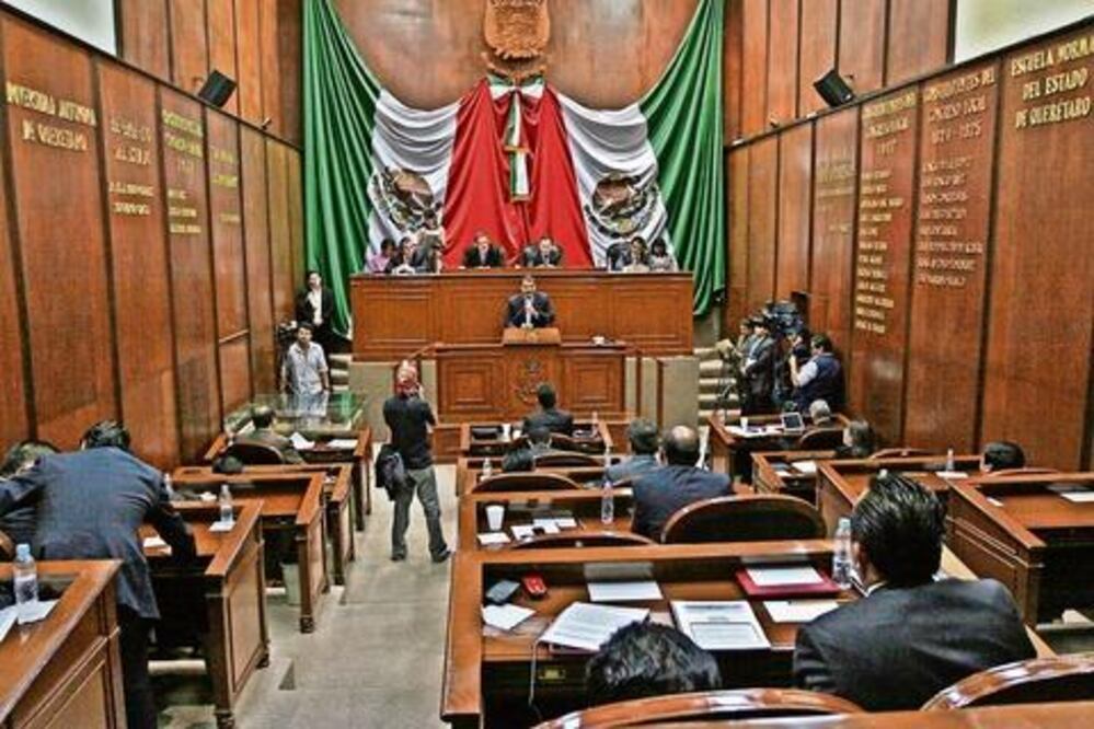 Aprueban convenios con profesionistas