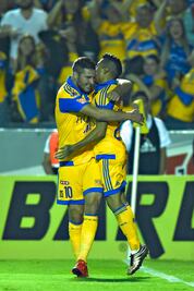 Tigres hace fiesta regia con Pumas