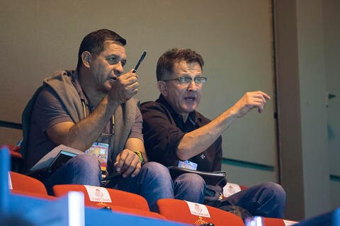 Profesionales, al lado del cafetalero