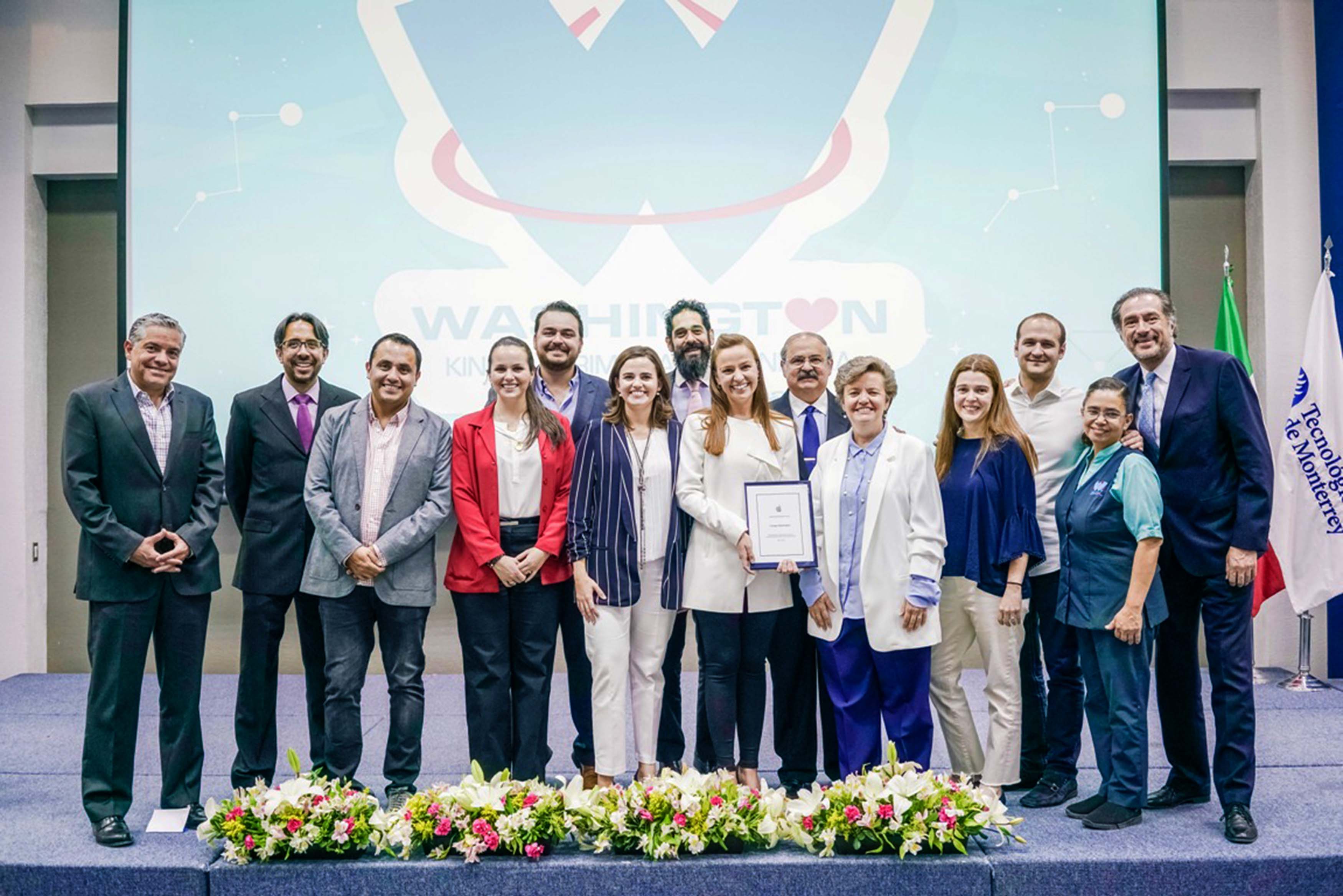 Premian al Colegio Washington en el estado