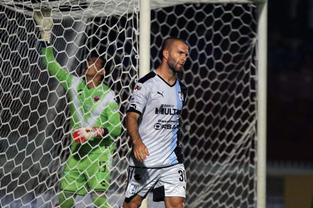 Emanuel Villa no pudo estremecer las redes jarochas (EDWIN BAZAN. IMAGO)