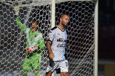 Gallos se hunde en el puerto