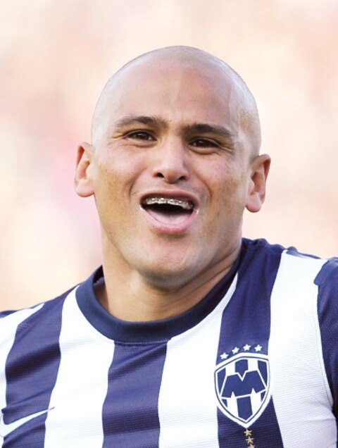 Suazo hace oficial su salida del Monterrey