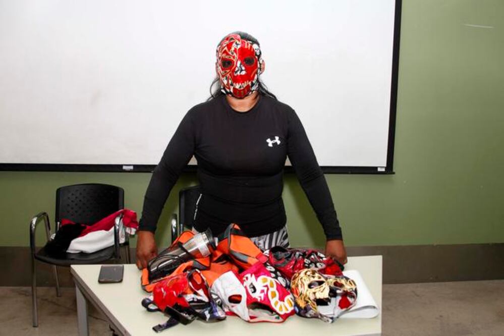 Ponzoña Negra nunca imaginó ver su imagen en carteles de funciones de lucha libre; ahora busca ser un ejemplo de fortaleza para las mujeres que han sufrido violencia. Foto; Guillermo González