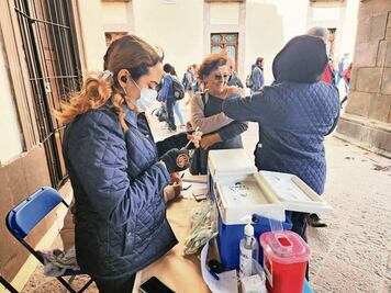 Hay campaña de vacunación contra el Covid-19 en plazas públicas de Querétaro 