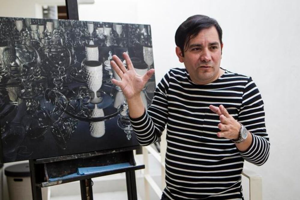 El artista dice que tiene tiempo para investigar, leer, bocetar y pintar. Y también se da tiempo para compartir sus conocimiento con las nuevas generaciones (DEMIÁN CHÁVEZ. EL UNIVERSAL)