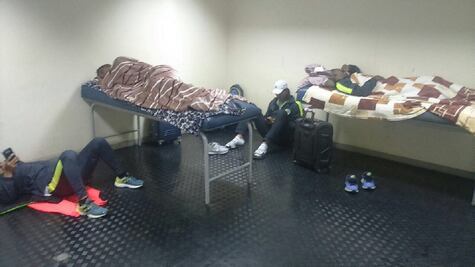 Equipo de Bolivia duerme en vestidor por falta de dinero