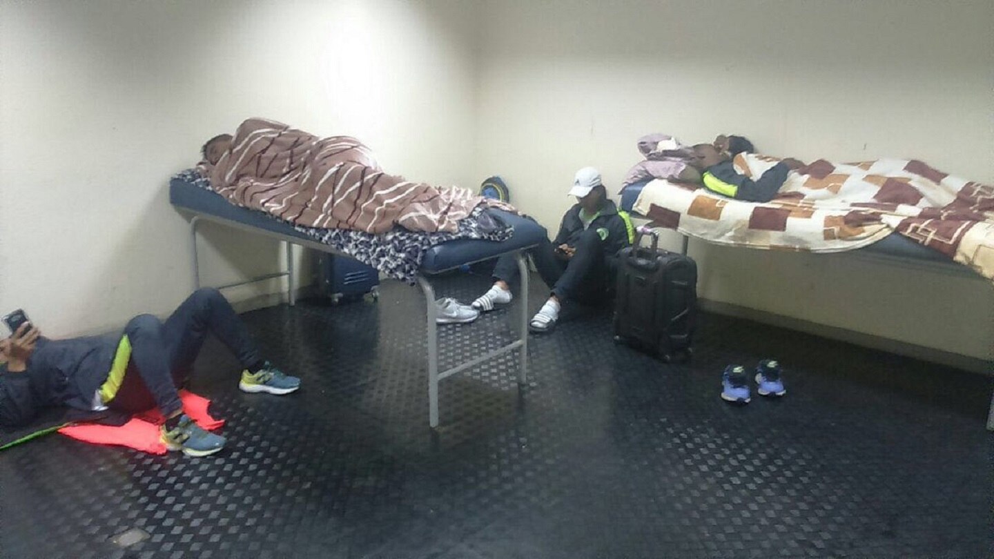 Equipo de Bolivia duerme en vestidor por falta de dinero
